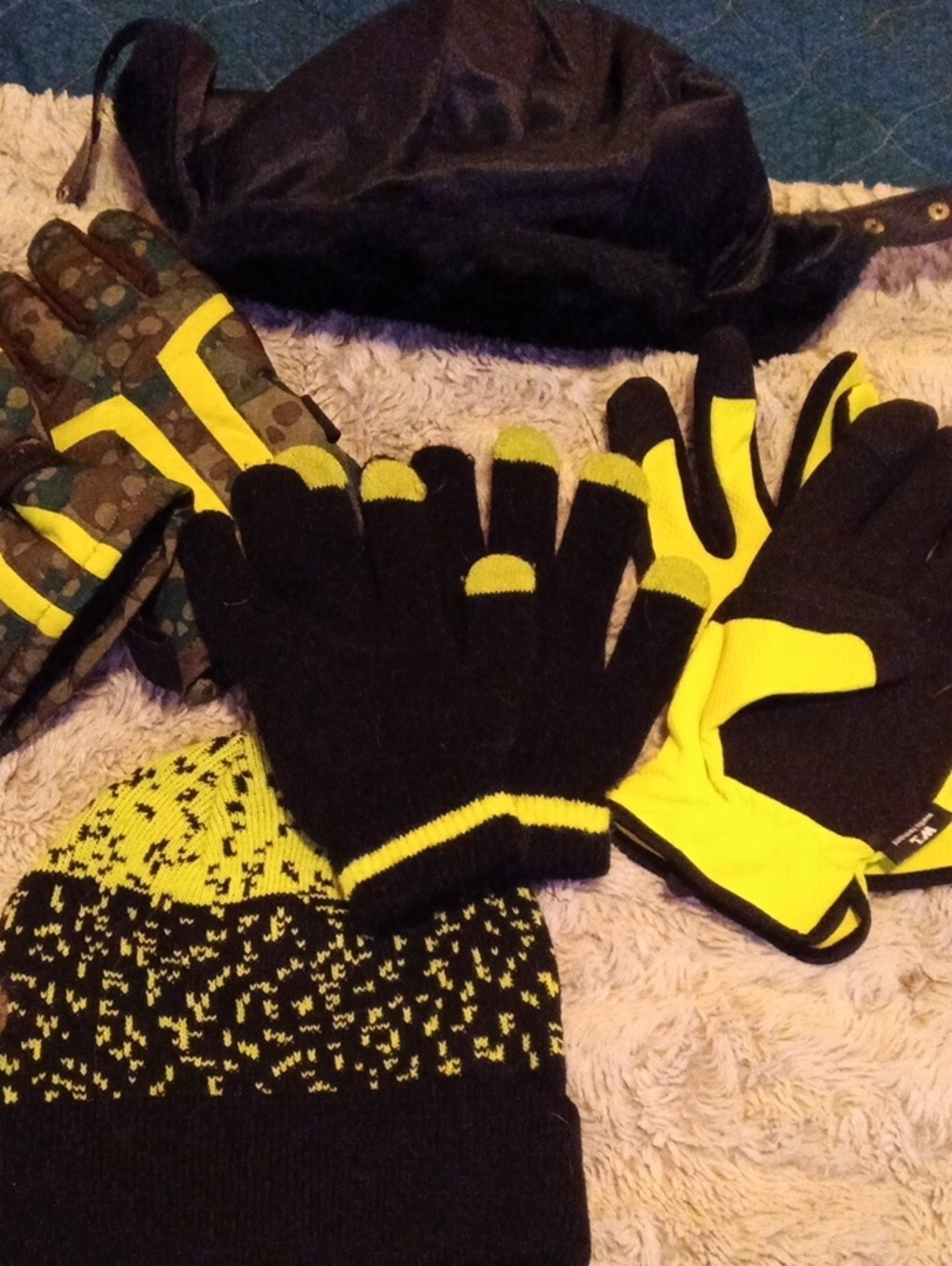 Kids Black & Yellow Winter Gloves and Beanie Set